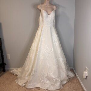 Jacquelin Exclusive Ivory Wedding Dress - Size 12